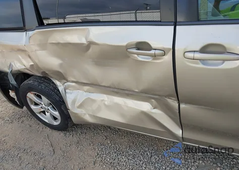2015 Toyota Sienna Le from USA, damaged, VIN 5TDKK3DC8FS545085